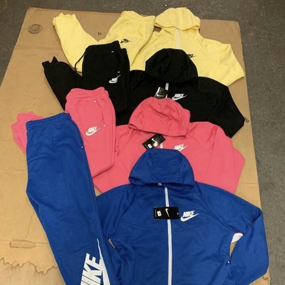 womens nike sweat suits